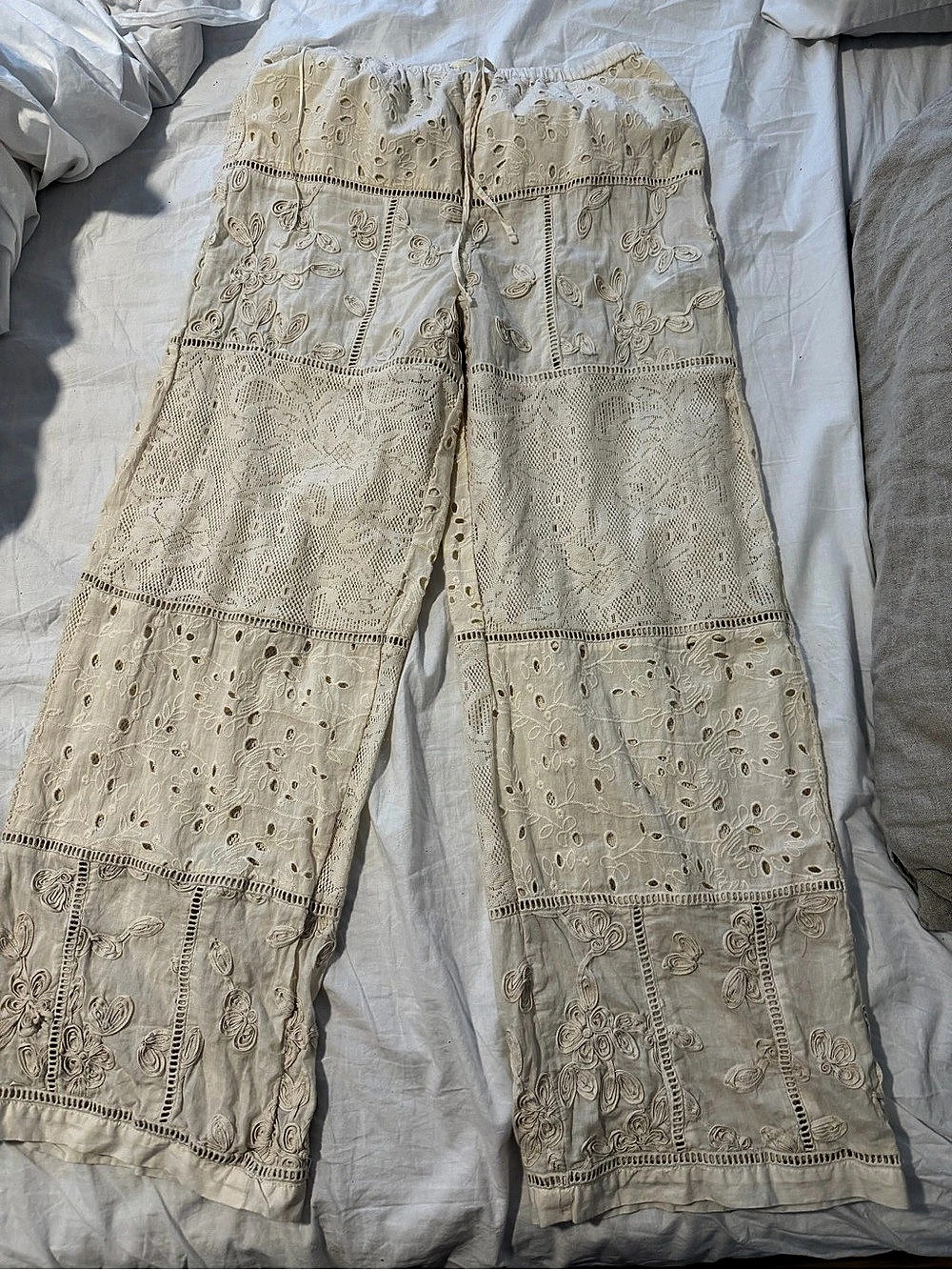 ZARA Embroidered Wide Leg Pants in Cream Size Medium